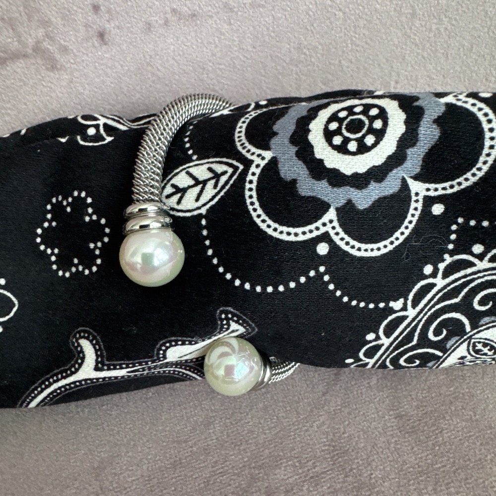 Pearl accent adjustable bracelet.